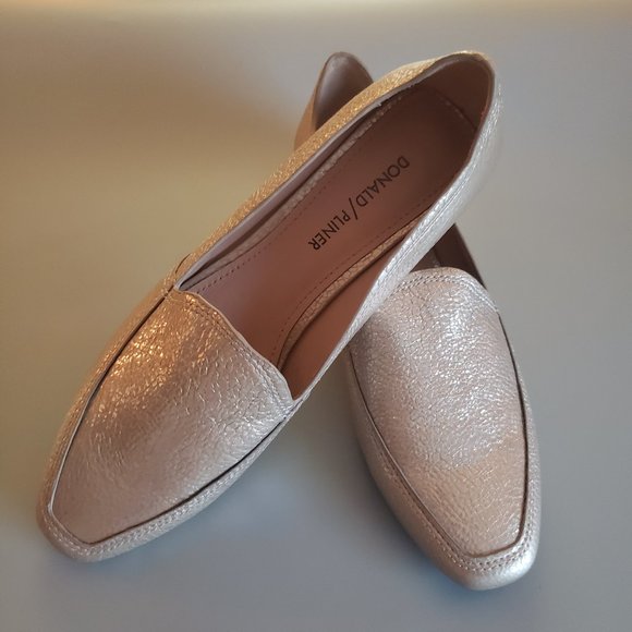 SOLD New Donald Pliner Icon Gold Metallic loafer 9.5 beautiful - Picture 2 of 11